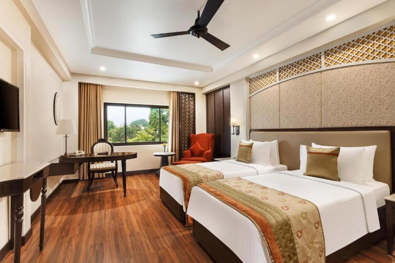 La Place Sarovar Portico Lucknow Exterior foto