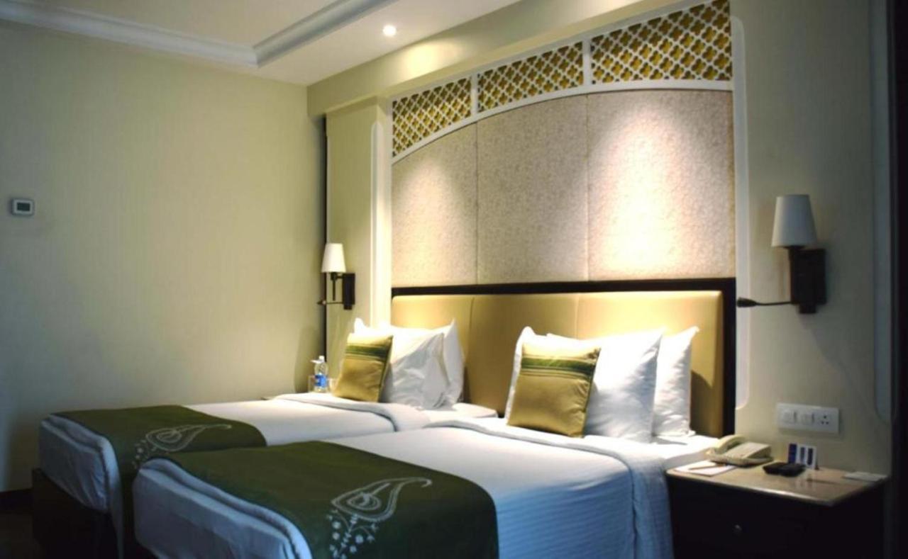 La Place Sarovar Portico Lucknow Exterior foto