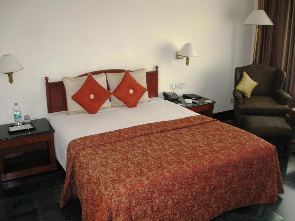 La Place Sarovar Portico Lucknow Exterior foto
