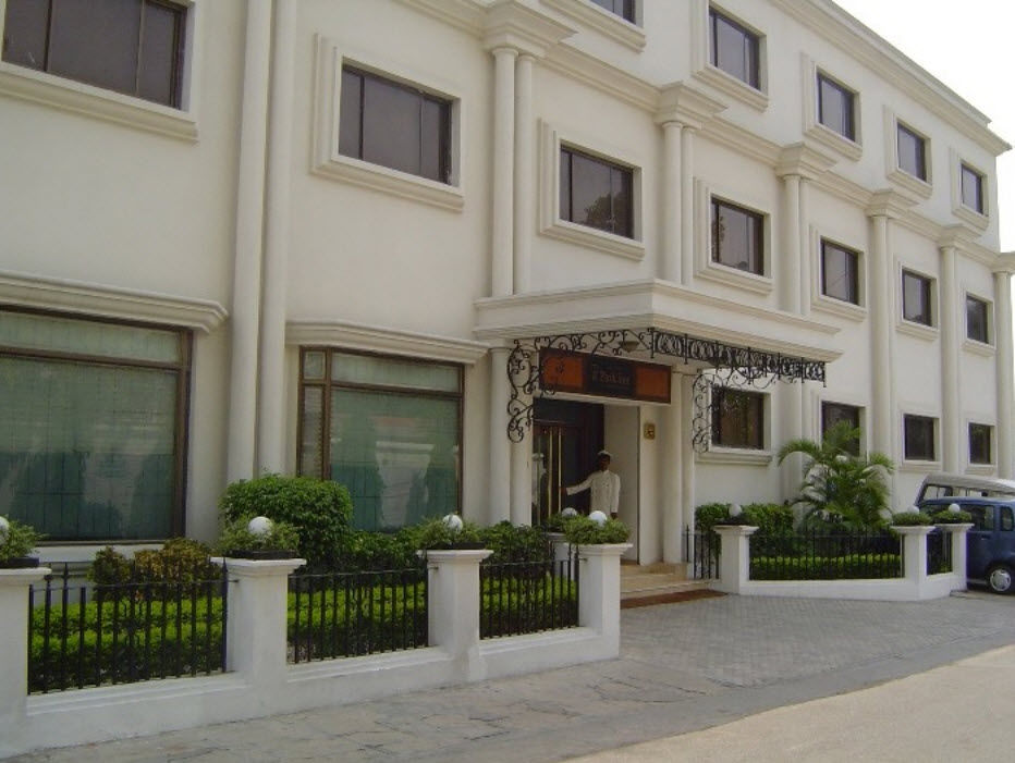 La Place Sarovar Portico Lucknow Exterior foto
