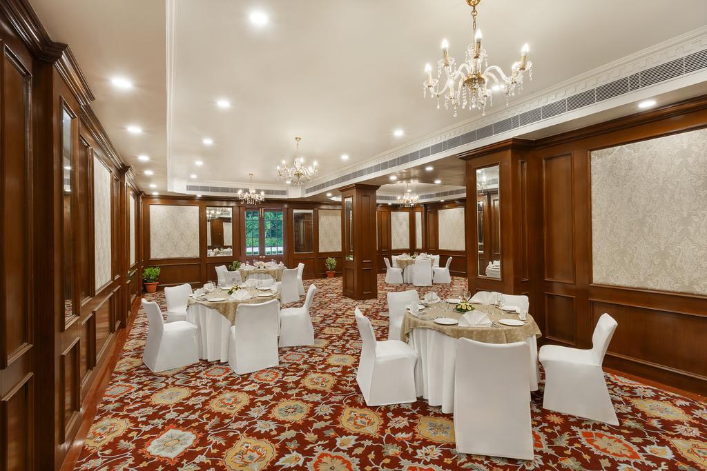 La Place Sarovar Portico Lucknow Exterior foto