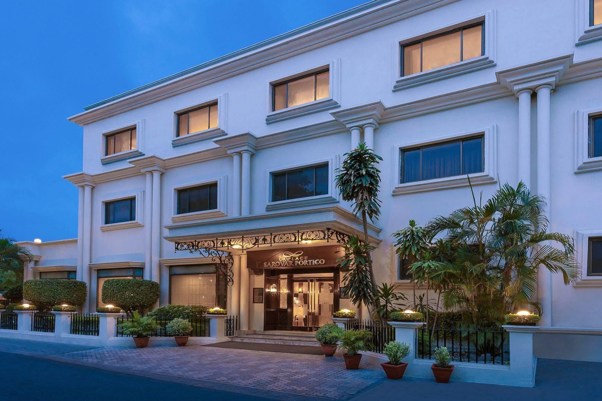 La Place Sarovar Portico Lucknow Exterior foto
