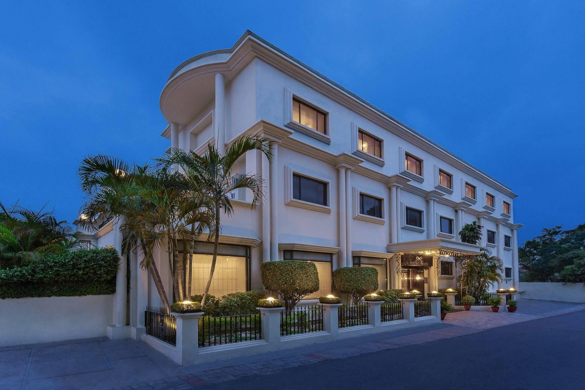 La Place Sarovar Portico Lucknow Exterior foto
