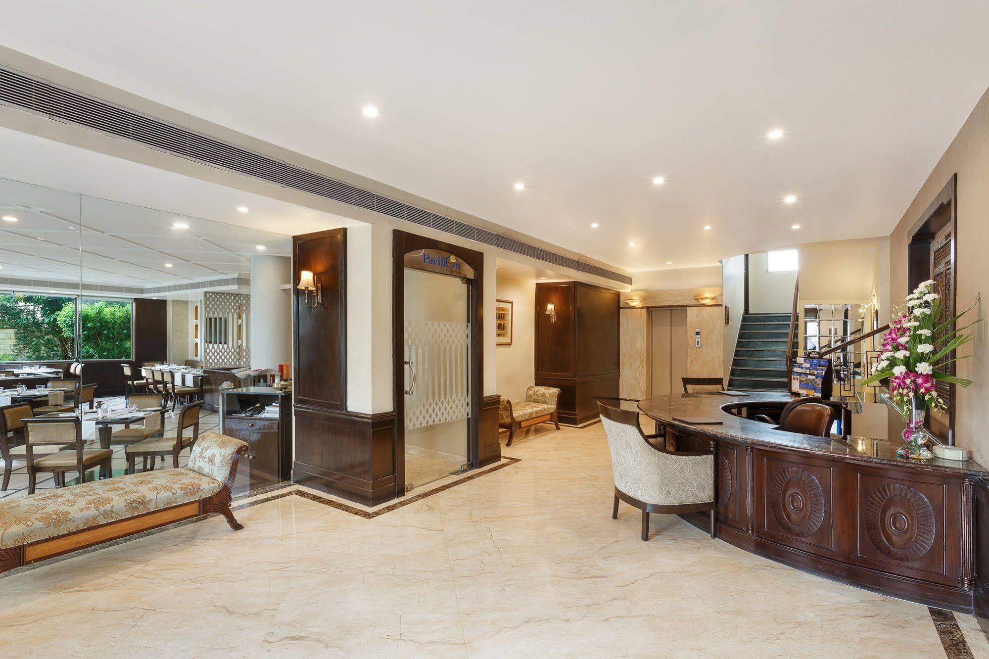 La Place Sarovar Portico Lucknow Exterior foto