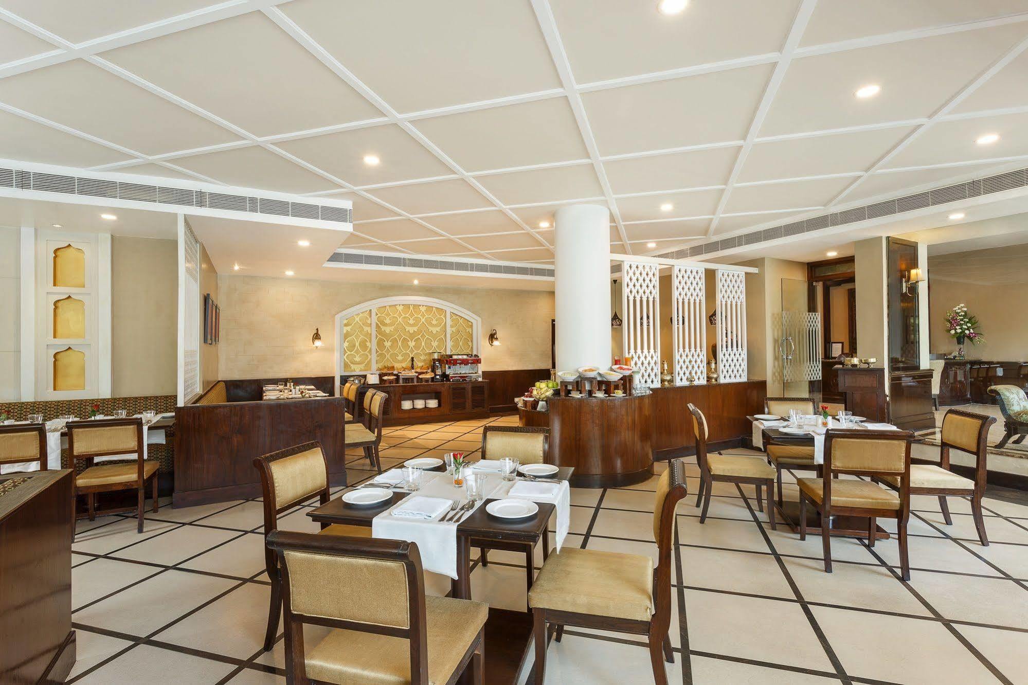 La Place Sarovar Portico Lucknow Exterior foto