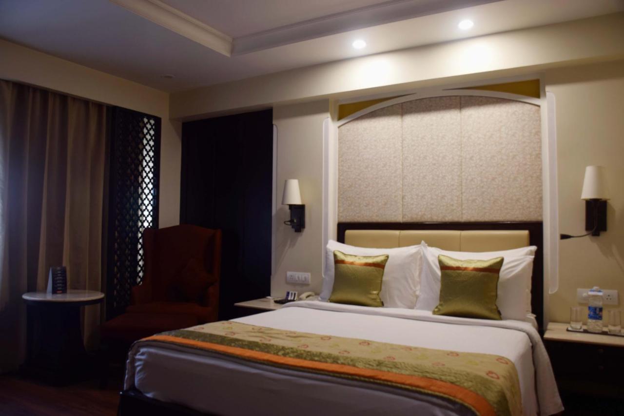 La Place Sarovar Portico Lucknow Exterior foto